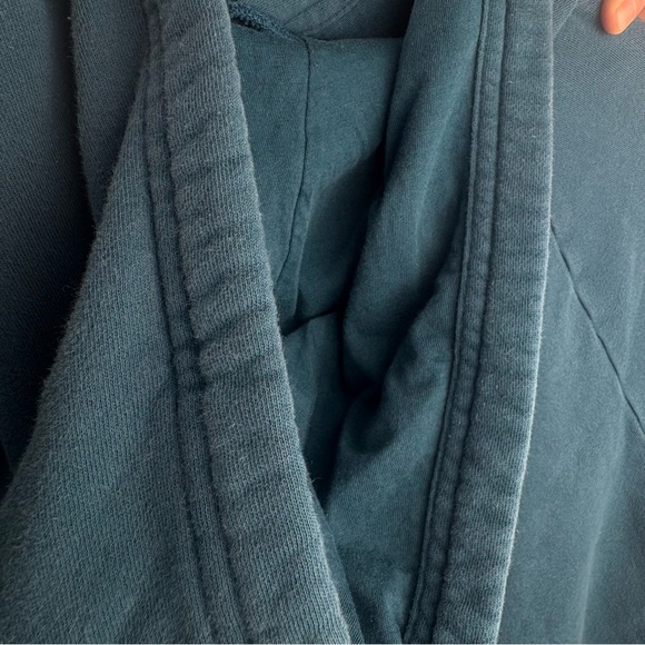 Under Armour Women’s Loose Fit Teal Blue Hoodie Raglan Sleeves Sz Medium - Picture 8 of 8